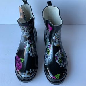 NORTY - Womens Ankle High Skulls Boot, Multicolor.